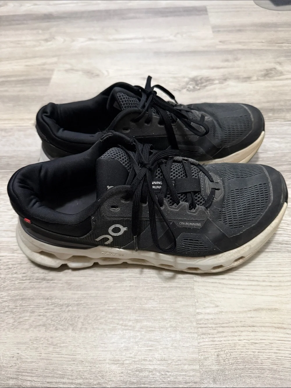 On Running Men's 9 wide Black Athletic Running Shoes